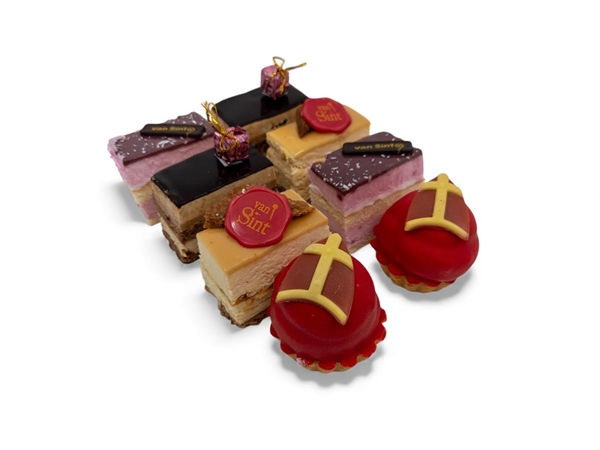 Luxe mini Sint gebakjes 8 stuks